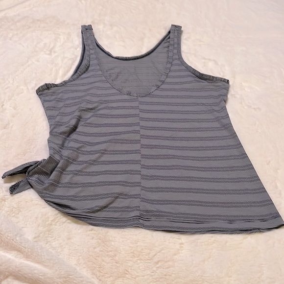 Athleta Side Tie Athletic Top Size XS - Picture 6 of 9
